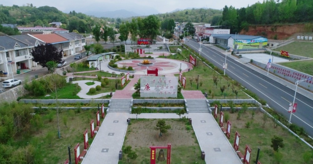 “廉心共守 初心同筑”  ---雷电竞网页版赴王屋镇桃花洞村开展廉政主题党团建活动